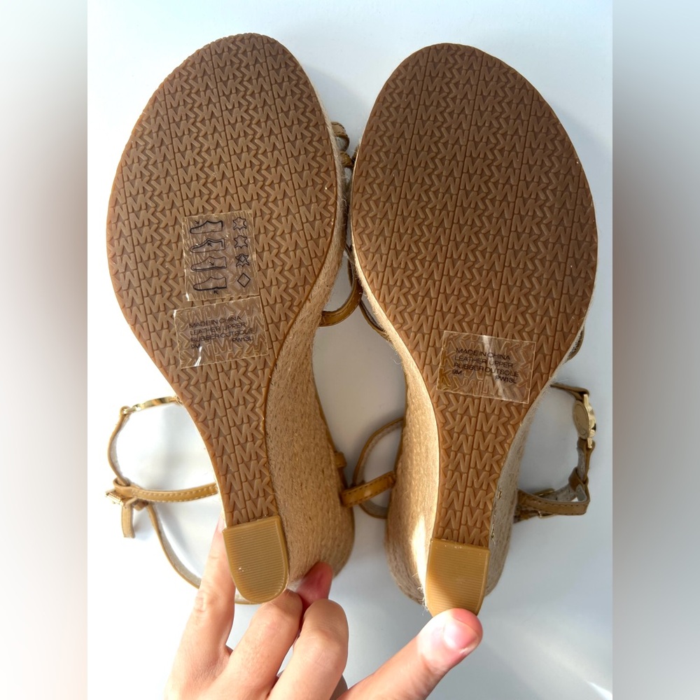 NWOT Michael Kors Kami T-Strap Wedge Sandals – Size 9 - Picture 7 of 7